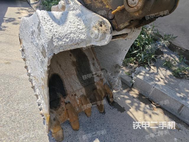 铲斗右后整体(工作和回转装置) 铲斗右后整体(工作和回转装置)