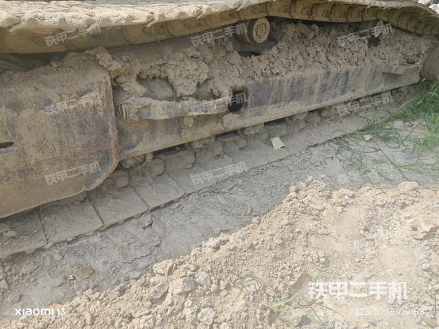 单侧履带整体(整机外观) 单侧履带整体(整机外观)