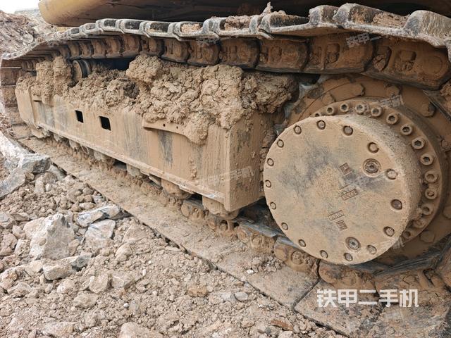 單側(cè)履帶整體(整機外觀) 單側(cè)履帶整體(整機外觀)