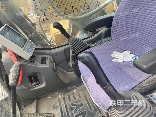 驾驶室整体(整机外观) 驾驶室整体(整机外观)