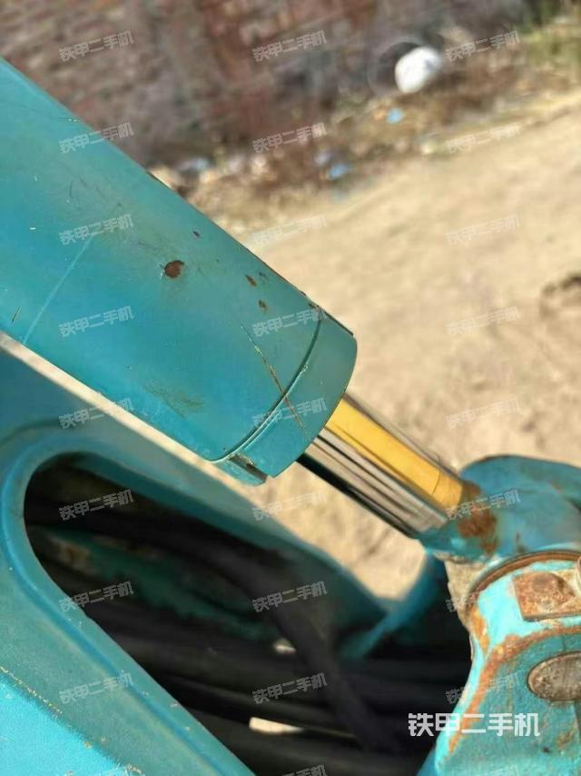 回转马达和主控阀（整机外观）