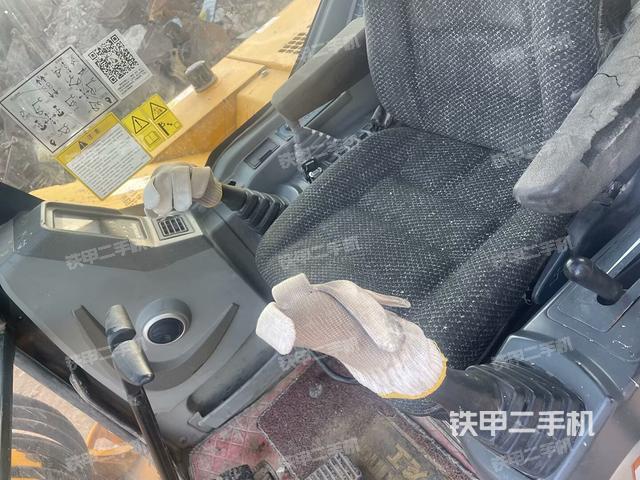 駕駛室整體(整機(jī)外觀) 駕駛室整體(整機(jī)外觀)