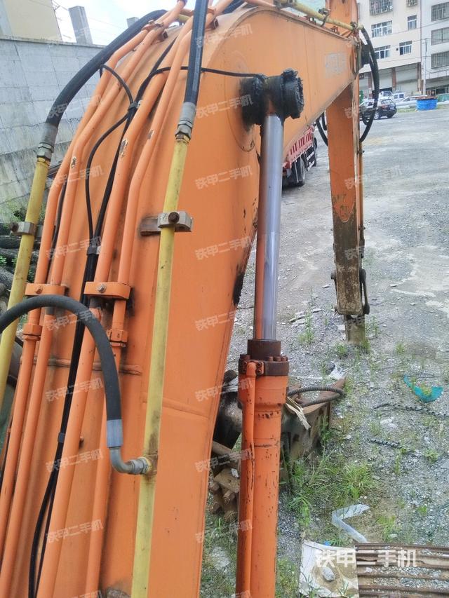 大臂整体 右侧(工作和回转装置) 大臂整体 右侧(工作和回转装置)