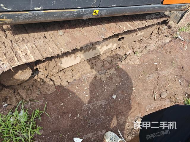 左側(cè)履帶整體?(行走機(jī)構(gòu)) 左側(cè)履帶整體?(行走機(jī)構(gòu))
