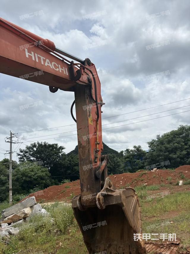 小臂整体左后(工作和回转装置) 小臂整体左后(工作和回转装置)