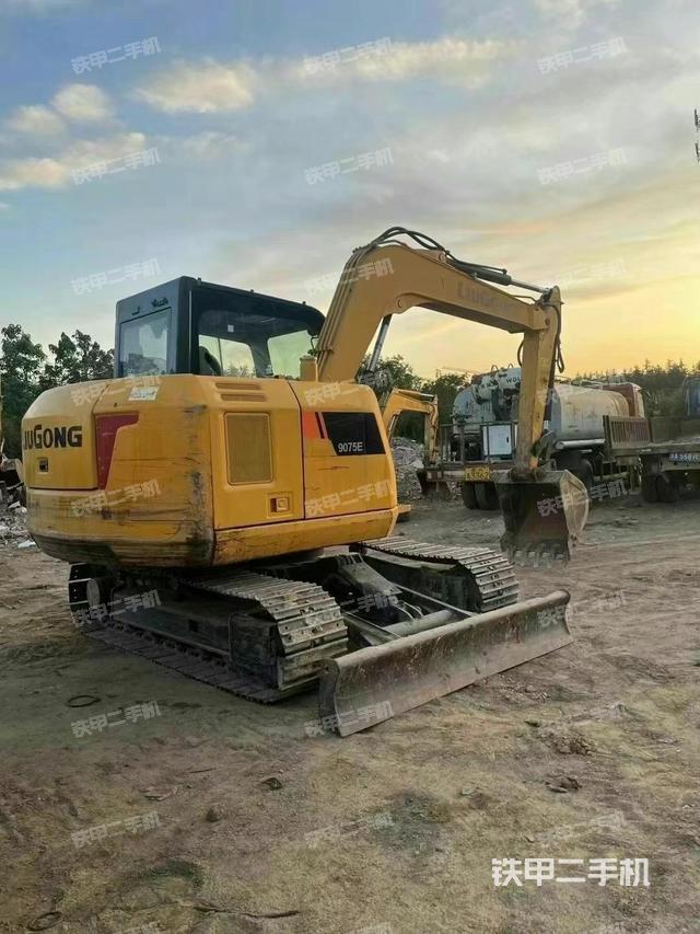 整機(jī)右后45°(整機(jī)外觀) 整機(jī)右后45°(整機(jī)外觀)