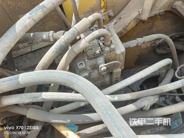 液壓泵艙室正面整體(整機外觀) 液壓泵艙室正面整體(整機外觀)