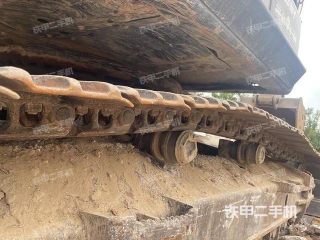 单侧履带整体(整机外观) 单侧履带整体(整机外观)