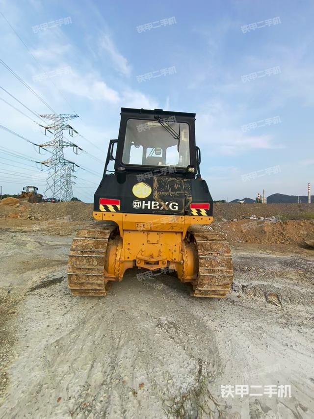 設(shè)備正后全景(推土機整車外觀) 設(shè)備正后全景(推土機整車外觀)