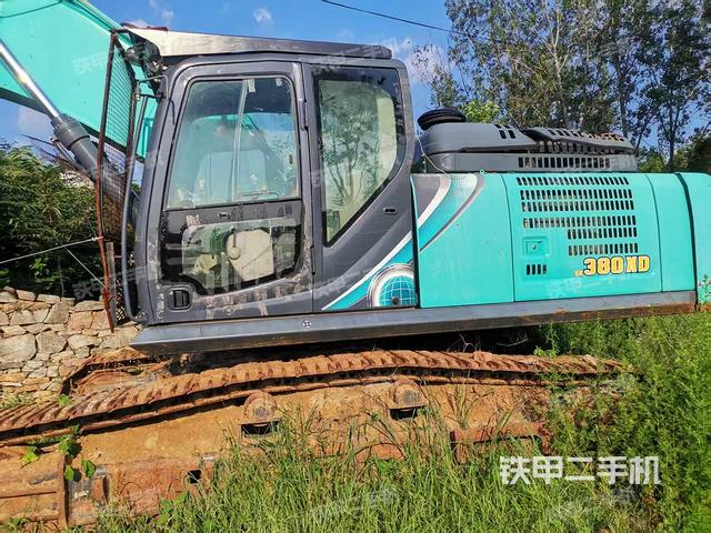 駕駛室頂部(整機(jī)外觀) 駕駛室頂部(整機(jī)外觀)