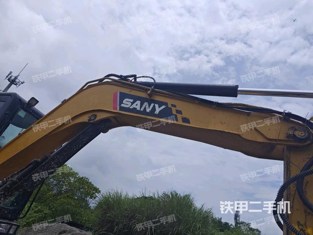 大臂整體?右側(工作和回轉(zhuǎn)裝置) 大臂整體?右側(工作和回轉(zhuǎn)裝置)
