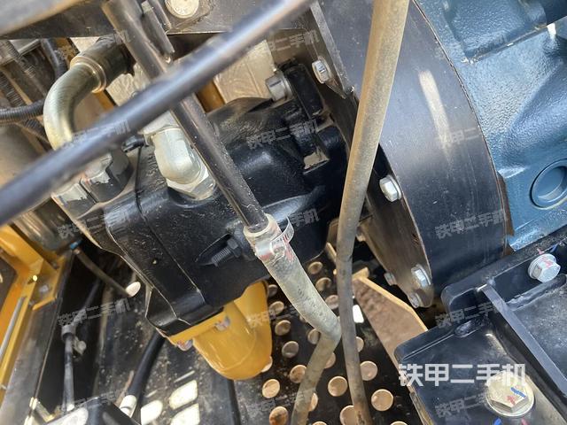 液壓泵艙室正面整體(整機(jī)外觀) 液壓泵艙室正面整體(整機(jī)外觀)