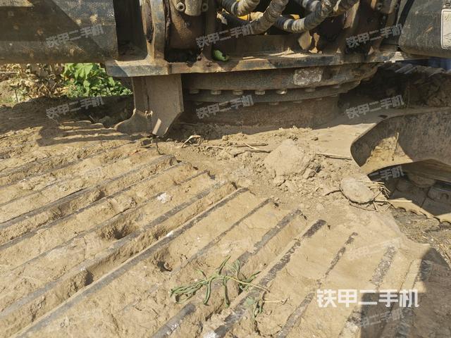 轉(zhuǎn)盤和下車架正前(工作和回轉(zhuǎn)裝置) 轉(zhuǎn)盤和下車架正前(工作和回轉(zhuǎn)裝置)