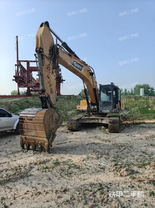 三一重工SY265C挖掘機(jī)