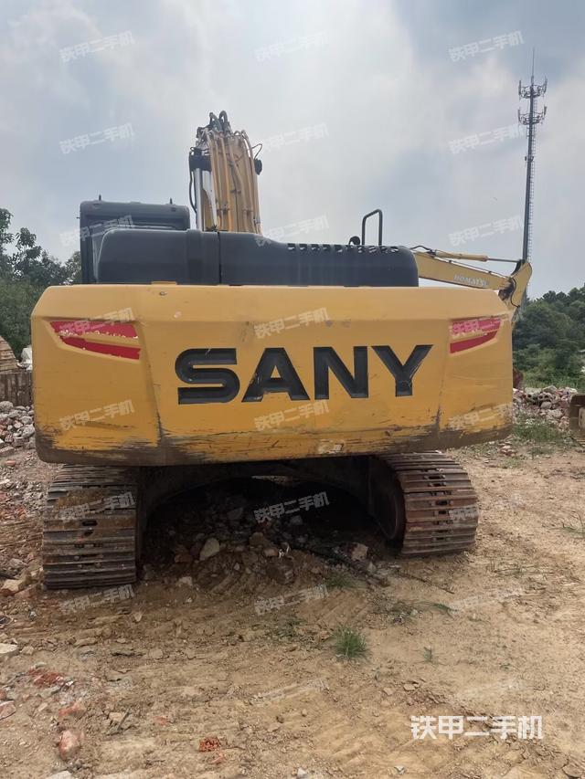 驾驶室顶部(整机外观) 驾驶室顶部(整机外观)