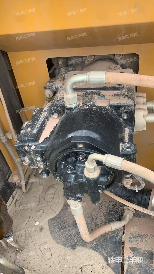 液壓泵艙室正面整體(整機(jī)外觀) 液壓泵艙室正面整體(整機(jī)外觀)