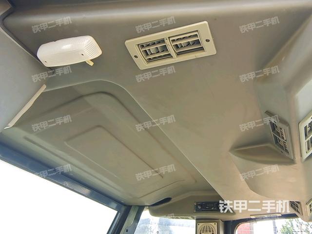 駕駛室正側(cè)(駕駛室/操作室) 駕駛室正側(cè)(駕駛室/操作室)