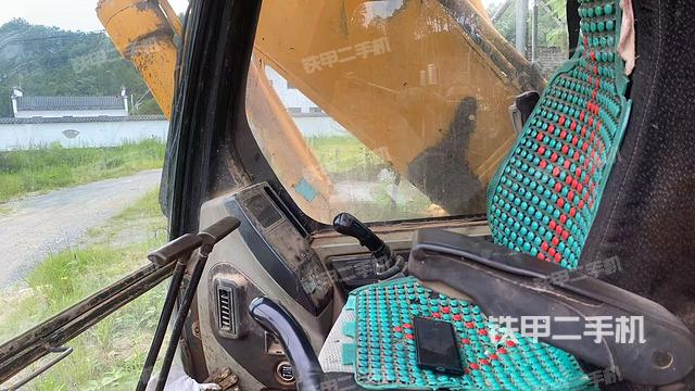 驾驶室整体(整机外观) 驾驶室整体(整机外观)