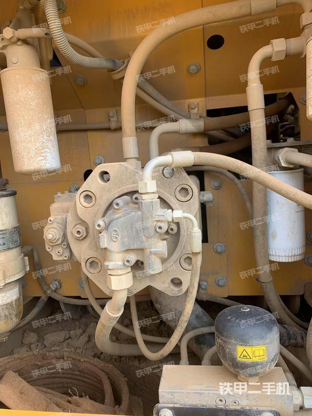 液壓泵艙室正面整體(整機(jī)外觀) 液壓泵艙室正面整體(整機(jī)外觀)