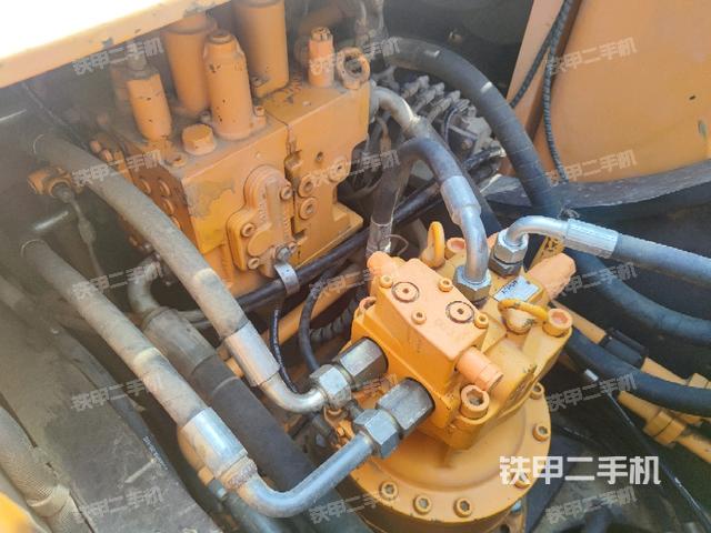 回轉(zhuǎn)馬達(dá)和主控閥(整機(jī)外觀) 回轉(zhuǎn)馬達(dá)和主控閥(整機(jī)外觀)