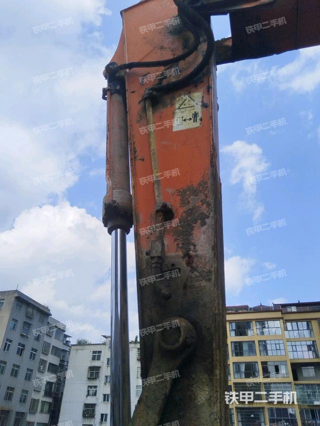 小臂整体左后(工作和回转装置) 小臂整体左后(工作和回转装置)
