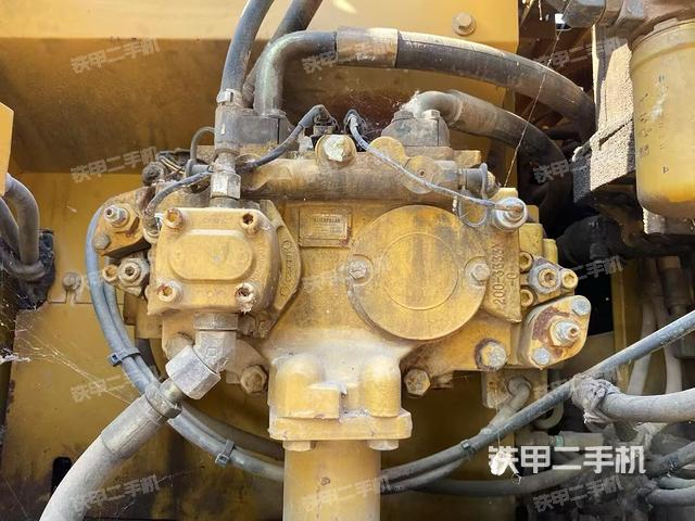 液壓泵艙室正面整體(整機(jī)外觀) 液壓泵艙室正面整體(整機(jī)外觀)