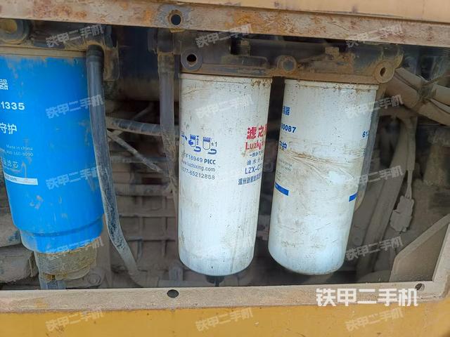 發(fā)動機右側(cè)全景(推土機發(fā)動機艙) 發(fā)動機右側(cè)全景(推土機發(fā)動機艙)