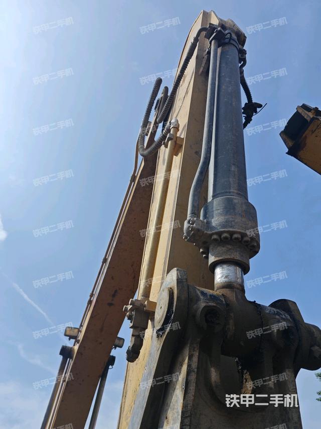 小臂整体右前(工作和回转装置) 小臂整体右前(工作和回转装置)