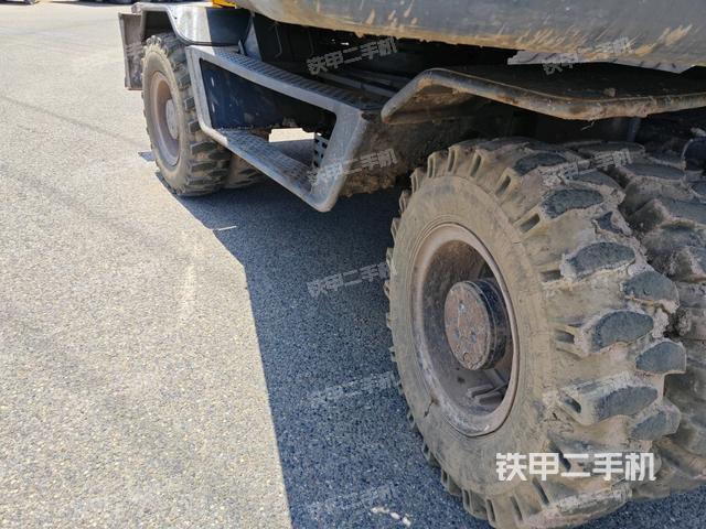 右侧履带整体(行走机构) 右侧履带整体(行走机构)