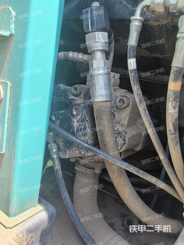 液壓泵艙室正面整體(整機(jī)外觀(guān)) 液壓泵艙室正面整體(整機(jī)外觀(guān))