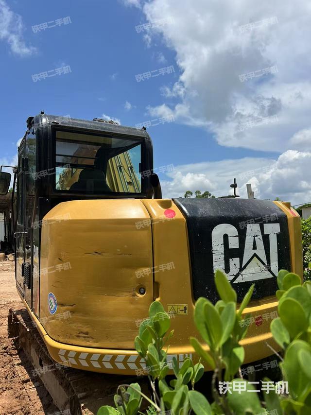 駕駛室整體(整機(jī)外觀) 駕駛室整體(整機(jī)外觀)