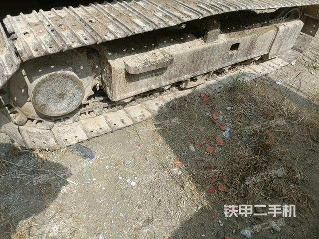 单侧履带整体(整机外观) 单侧履带整体(整机外观)
