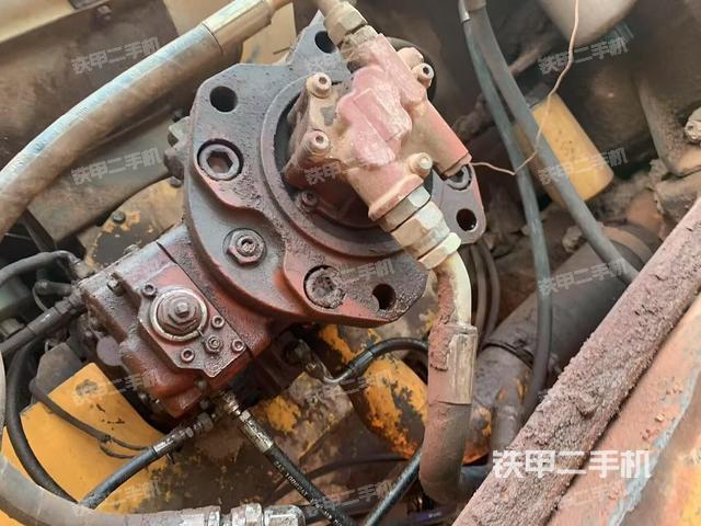 液压泵舱室正面整体(整机外观) 液压泵舱室正面整体(整机外观)