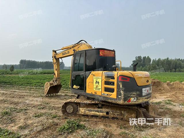 驾驶室顶部（整机外观）