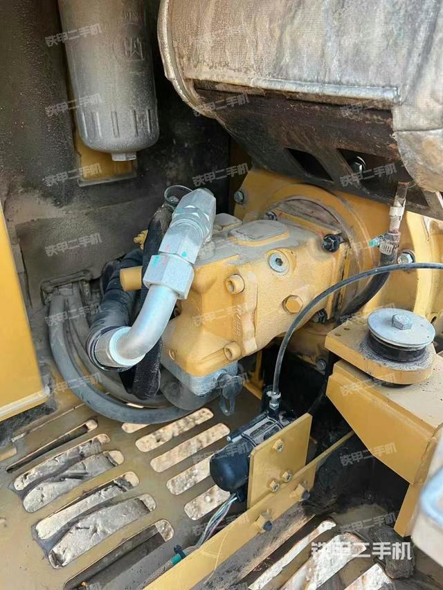 液壓泵艙室正面整體(整機(jī)外觀) 液壓泵艙室正面整體(整機(jī)外觀)