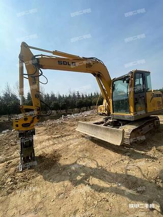 山东临工E675F挖掘机实拍图片