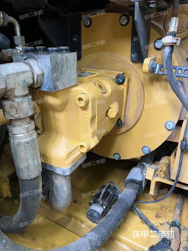 液壓泵艙室正面整體(整機(jī)外觀) 液壓泵艙室正面整體(整機(jī)外觀)