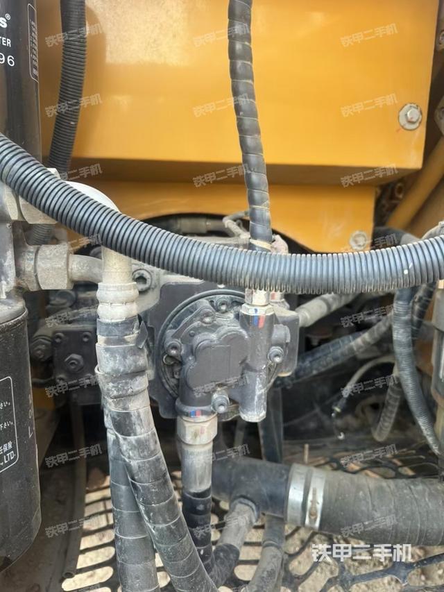 液壓泵艙室正面整體(整機(jī)外觀) 液壓泵艙室正面整體(整機(jī)外觀)