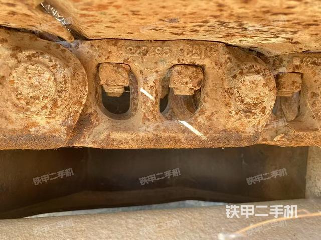 單側(cè)履帶整體(整機(jī)外觀) 單側(cè)履帶整體(整機(jī)外觀)
