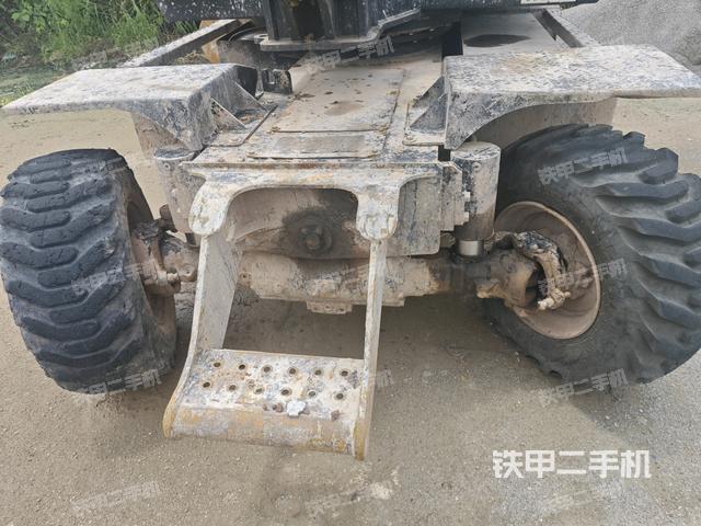 轉(zhuǎn)盤和下車架正前(工作和回轉(zhuǎn)裝置) 轉(zhuǎn)盤和下車架正前(工作和回轉(zhuǎn)裝置)