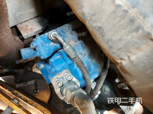 液壓泵艙室正面整體(整機外觀) 液壓泵艙室正面整體(整機外觀)