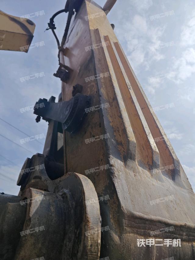 小臂整体左后(工作和回转装置) 小臂整体左后(工作和回转装置)