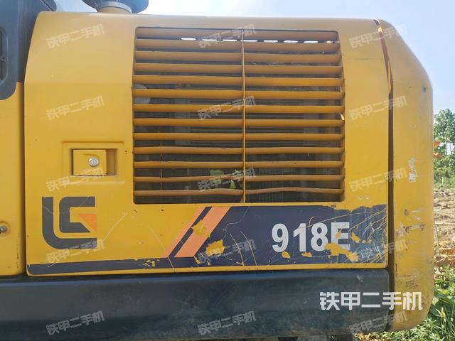 散熱器正面(大件艙室) 散熱器正面(大件艙室)