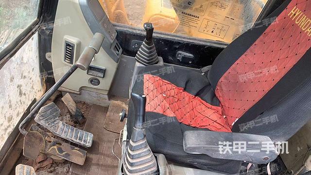 驾驶室整体(整机外观) 驾驶室整体(整机外观)