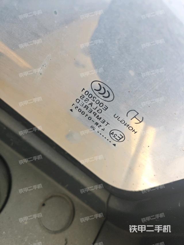 后窗玻璃角标（驾驶室部分）