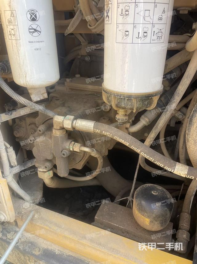 液壓泵艙室正面整體（整機(jī)外觀）