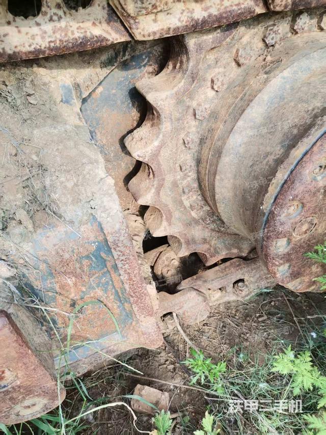 單側(cè)履帶整體(整機(jī)外觀) 單側(cè)履帶整體(整機(jī)外觀)