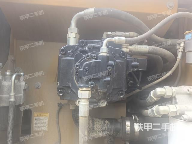 液壓泵艙室正面整體(整機(jī)外觀) 液壓泵艙室正面整體(整機(jī)外觀)