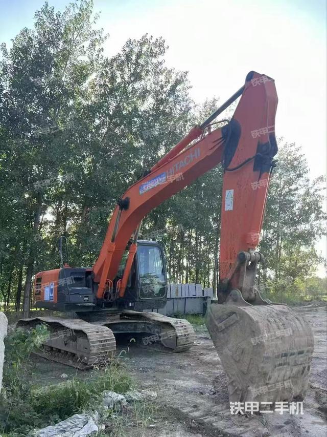 驾驶室整体(整机外观) 驾驶室整体(整机外观)