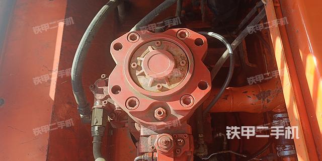 液壓泵艙室正面整體(整機外觀) 液壓泵艙室正面整體(整機外觀)